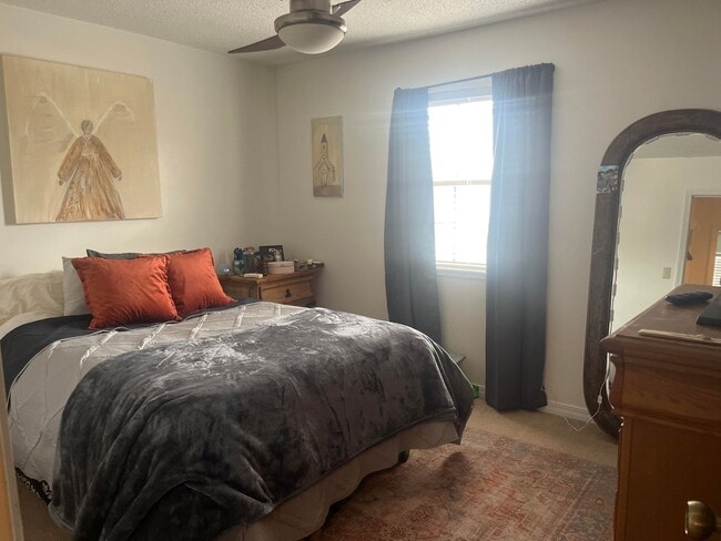 Building Photo - This well-maintained 2-bedroom, 1.5-bath home in Russellville, AR