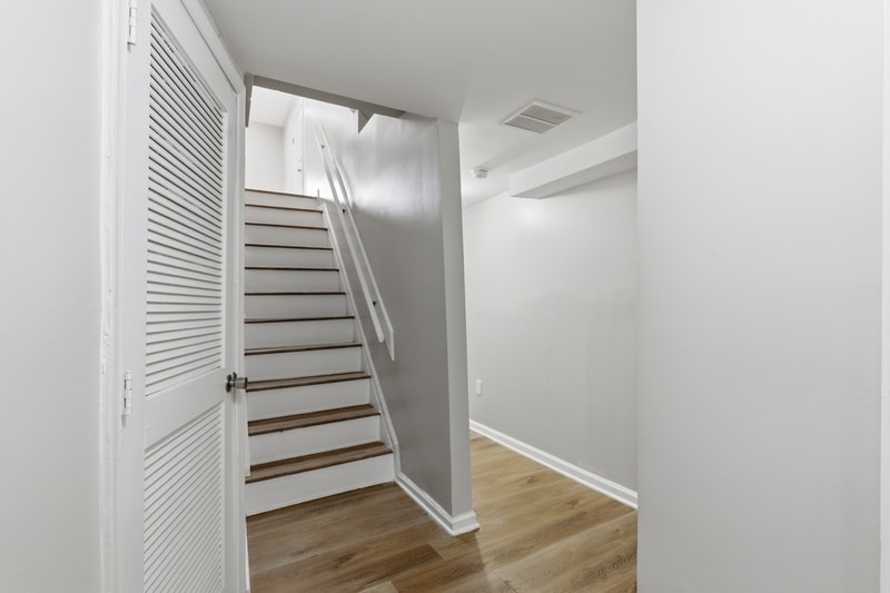 Building Photo - 2429 Barclay St