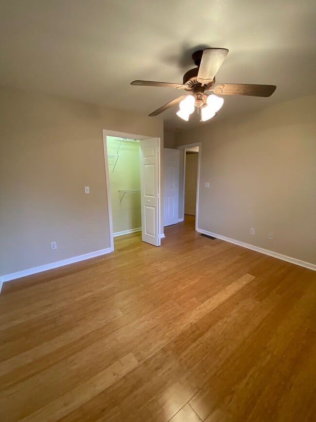 Building Photo - North AVL - Spacious 2/2 Apartment