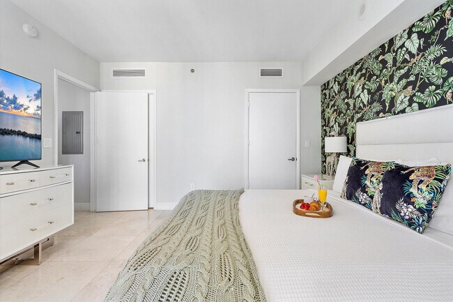 Building Photo - 485 Brickell Ave