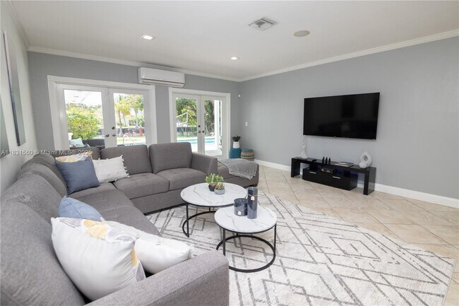 Building Photo - 413 Tamarind Dr