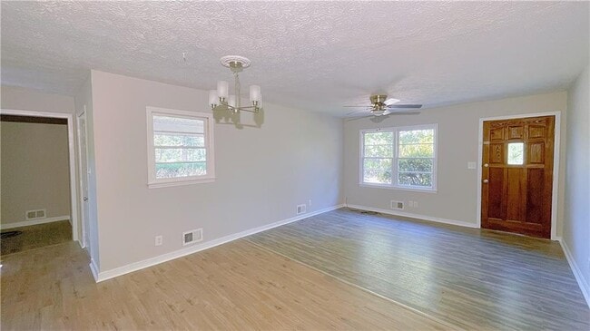 Building Photo - 122 Barnesville Rd