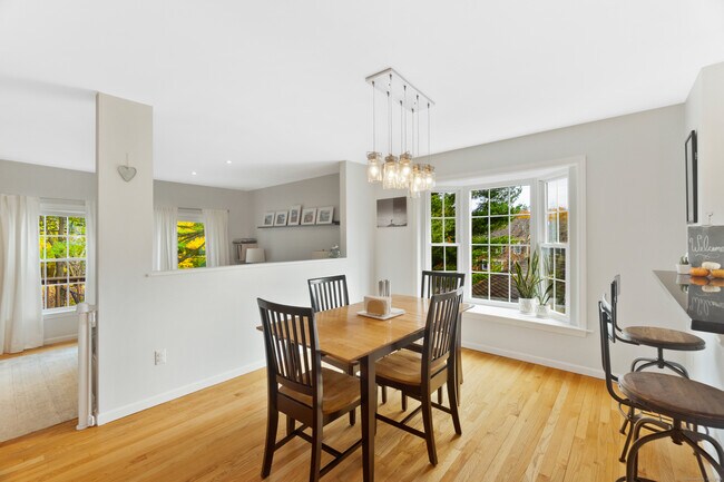 Building Photo - 136 Foxbridge Village Rd