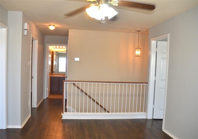 Building Photo - 218 Baldwin St