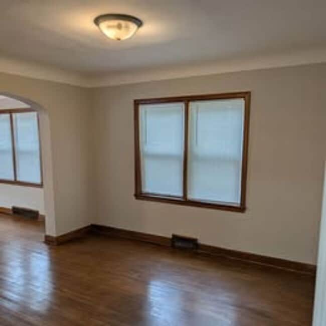 Building Photo - House for Rent