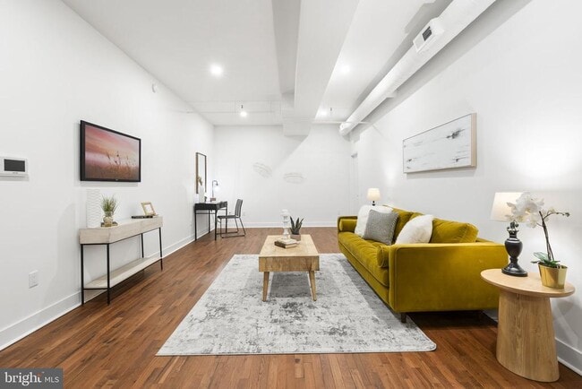 Building Photo - 240 Hermitage St