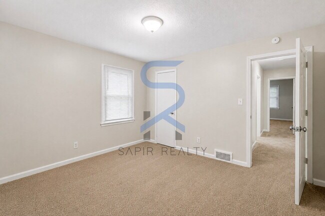 Building Photo - Paws Welcome! Charming 3BR Home in Historic Lithonia