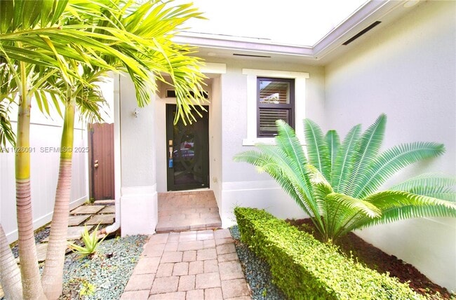 Building Photo - 561 NE 6th Pl