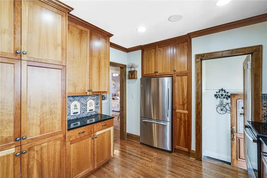 Building Photo - 5128 Sheridan Ave S