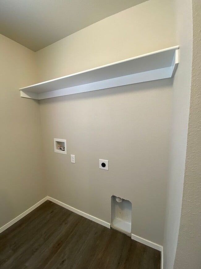 Building Photo - Available Now! Spacious 3-Bedroom, 2-Bath Duplex in Lawlis Ranch with Open-Concept Living