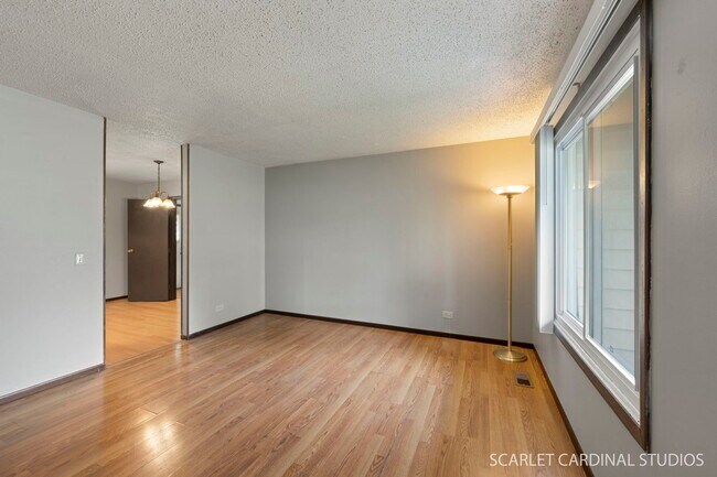 Building Photo - 2S211 Sanchez Dr