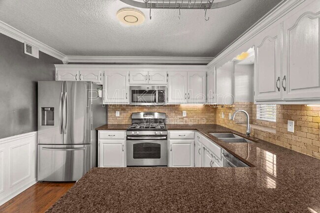 Building Photo - 824 SE 11 Terrace