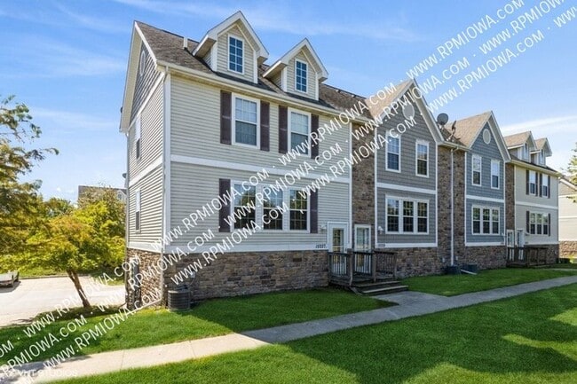 Primary Photo - 15227 Alpine Dr
