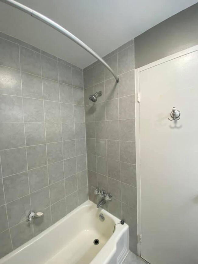 Building Photo - Cozy Studio Condo in Dupont Circle!