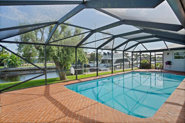 Building Photo - 1360 SW Albatross Way