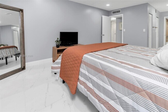 Building Photo - 3300 Spanish Moss Terrace