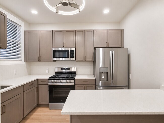 Building Photo - 1014 W George St