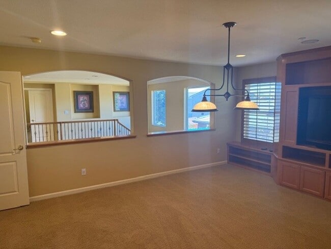 Building Photo - Spacious Former Model Home in American Canyon