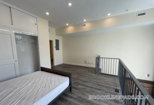 Building Photo - 1028 Commonwealth Ave