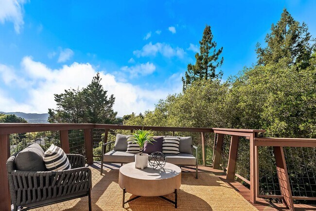 Building Photo - 913 Valley View Dr