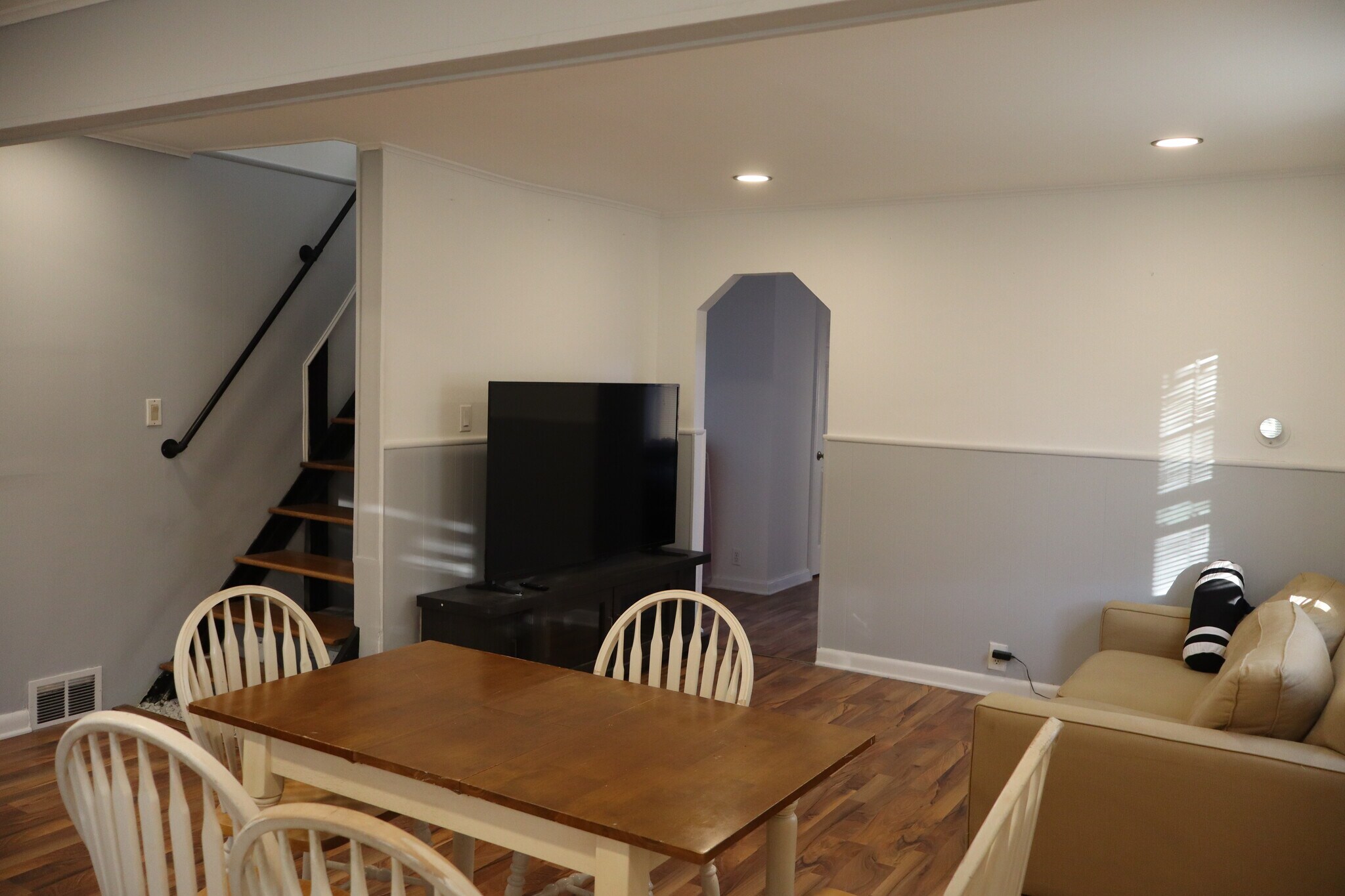 (2/2) - 3250 Madison Ave