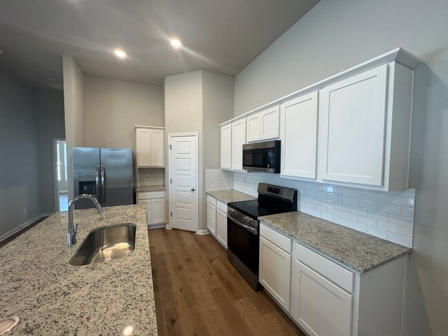 Building Photo - Stunning 3x2 Luxury Duplex in Buda, TX!