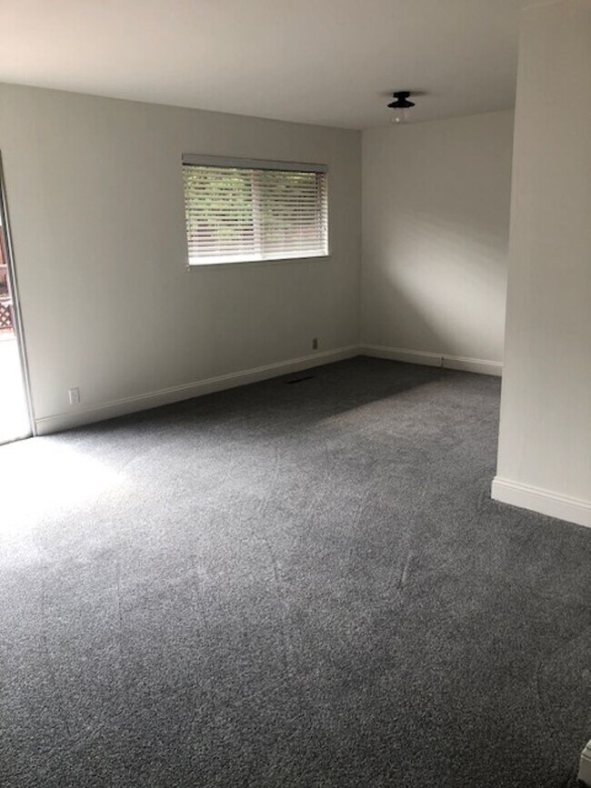 Building Photo - 5800 San Juan Way
