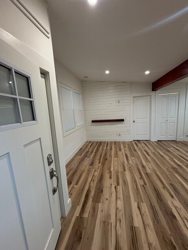 Building Photo - 1207 Humboldt St