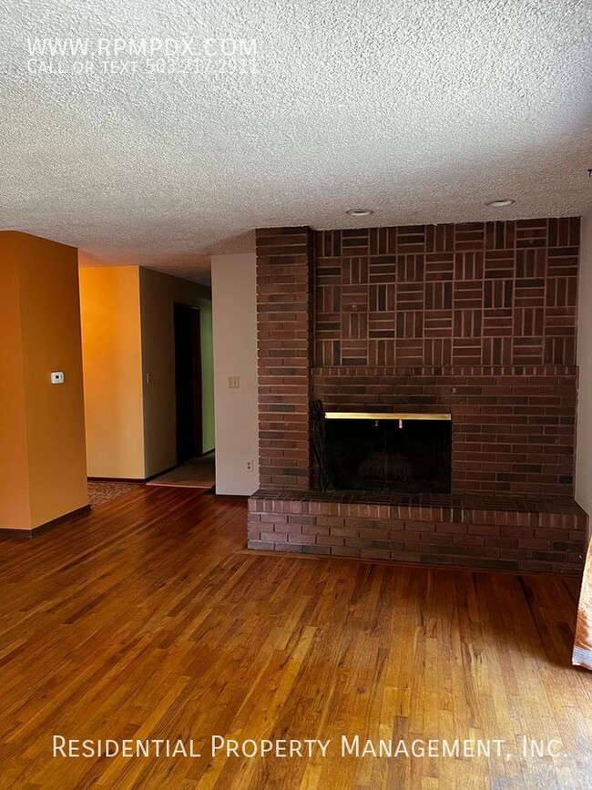 Building Photo - Upper-Level Mid Century Duplex Ranch - Ele...