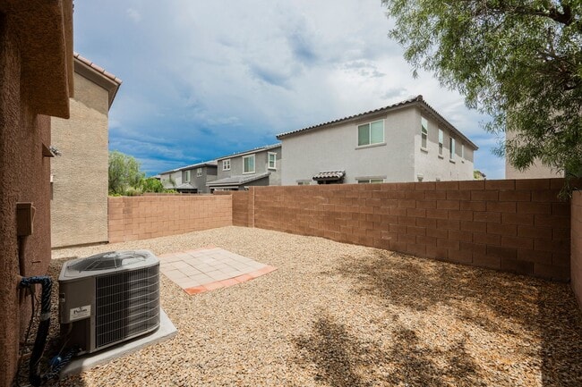 Building Photo - 3 Bedroom, 2.5 Bath Two Story Home in Sout...