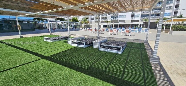 Building Photo - 18081 Biscayne Blvd