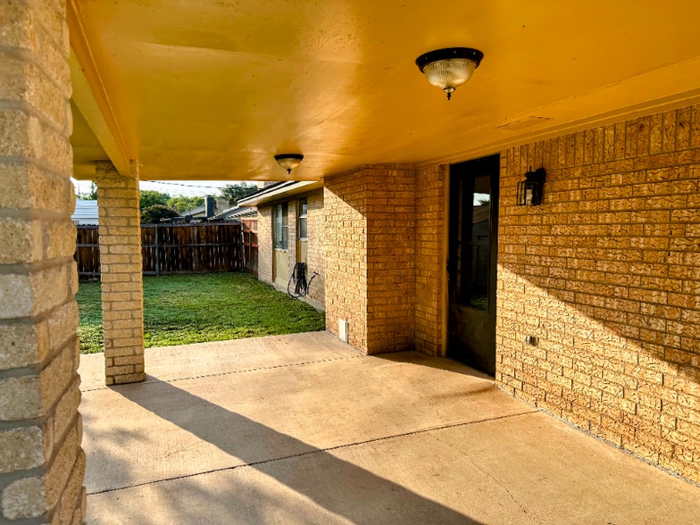 Building Photo - 1703 Kingman Rd