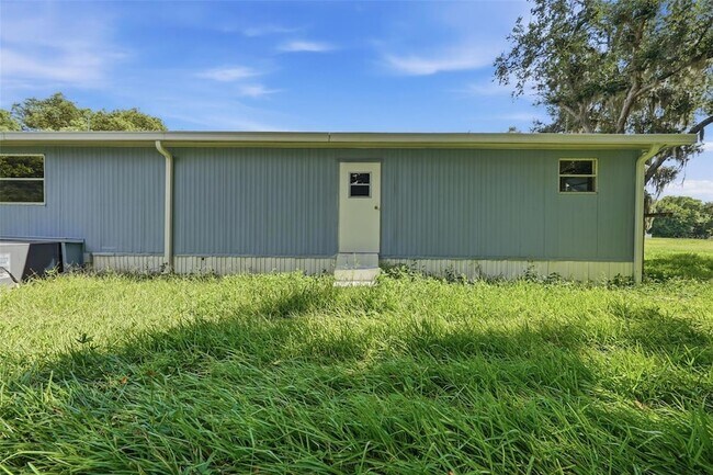 Building Photo - 1096 Navajo Dr