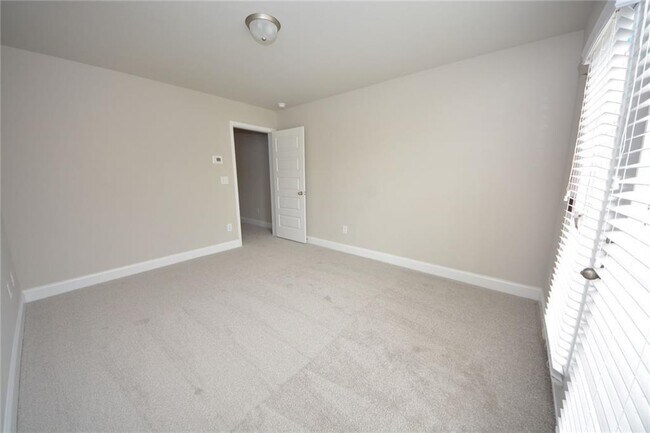 Building Photo - 2170 Manor Pointe Dr