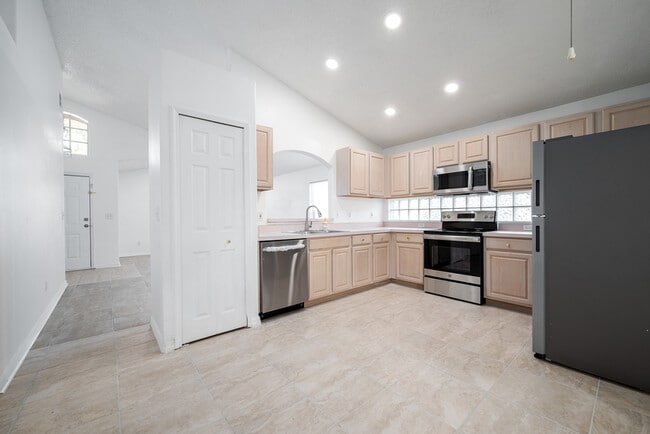 Building Photo - 10478 Sun Villa Blvd