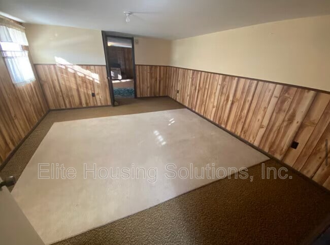 Building Photo - 410 Colonial Dr