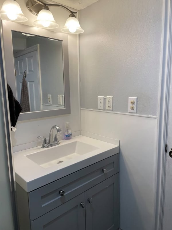 Building Photo - 1368 Davis Ave