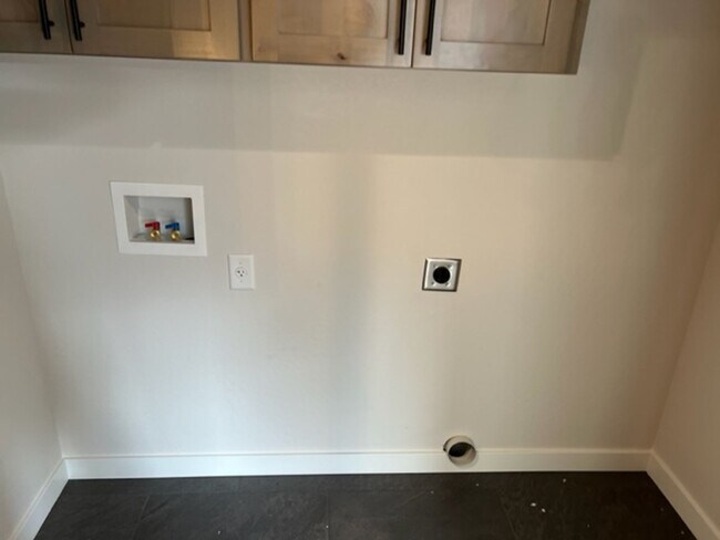 Building Photo - ALMOST NEW CONSTRUCTION/ 4 BEDROOM IN NEWER UPCOMING NEIGHBORHOOD