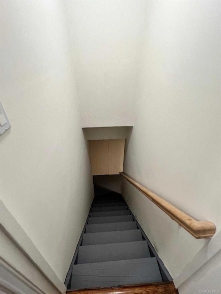 Building Photo - 5 Birch Ct