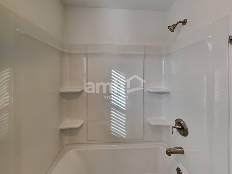 Building Photo - 115 Broadmoor Dr