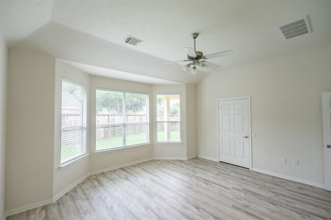 Building Photo - 1316 Varese Dr