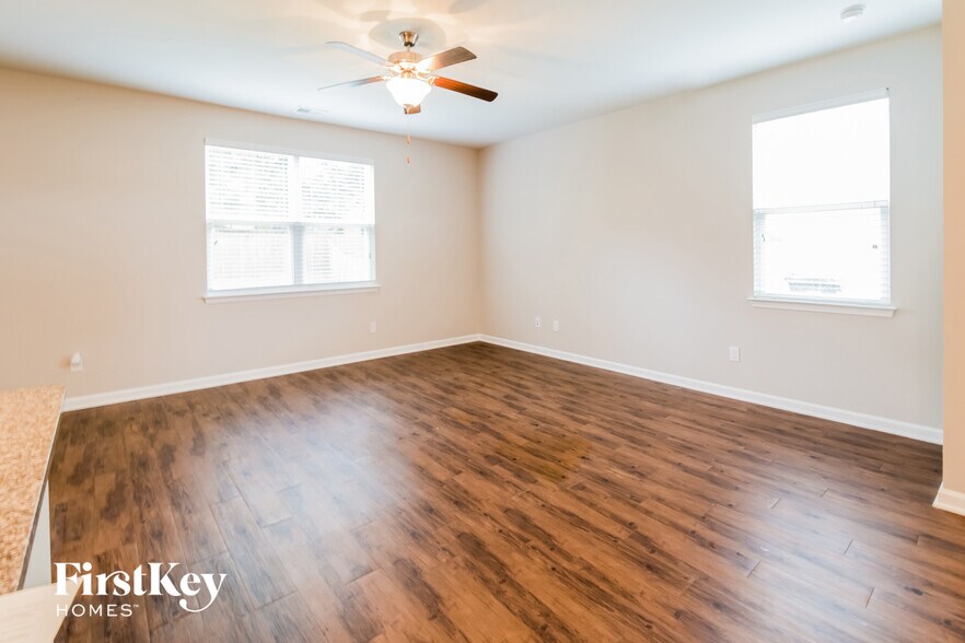 Building Photo - 9660 Roseberry St