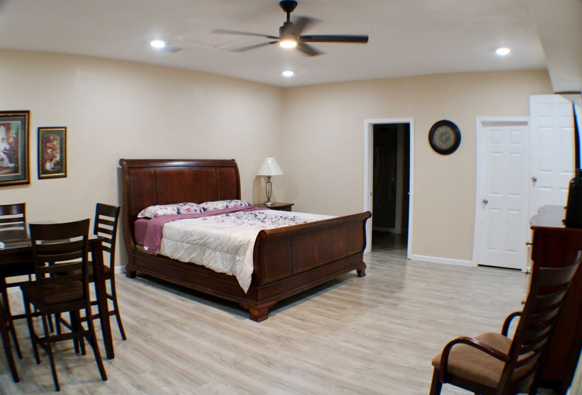 Building Photo - 1141 Katy St