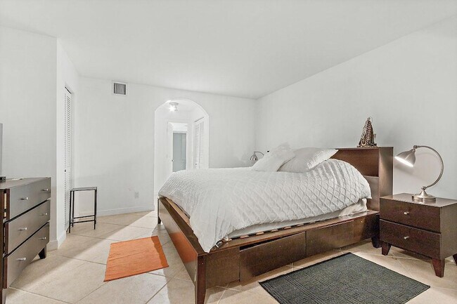 Building Photo - 4200 S Ocean Blvd