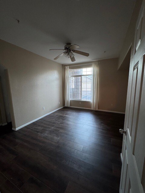 Building Photo - 1520 S Florence Way