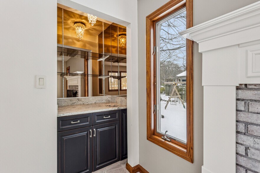 Building Photo - 6235 Sunnywood Dr