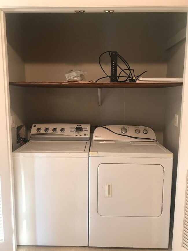 Washer/dryer in pantry/laundry room - 723 Mercer Dr