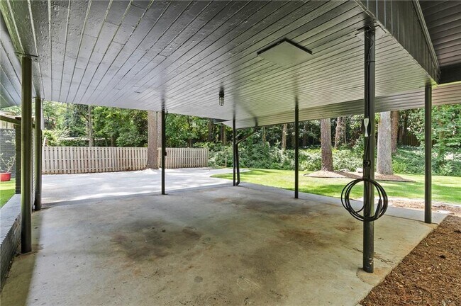 Building Photo - 3252 W Roxboro Rd NE