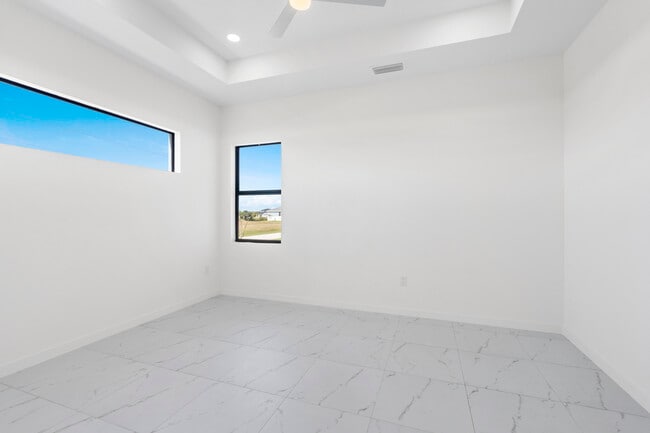 Building Photo - 4233 Jacaranda Pkwy W