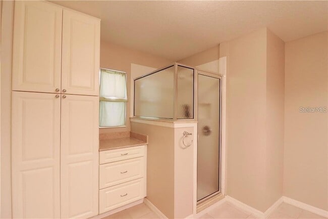 Building Photo - 5532 Sir Churchill Dr